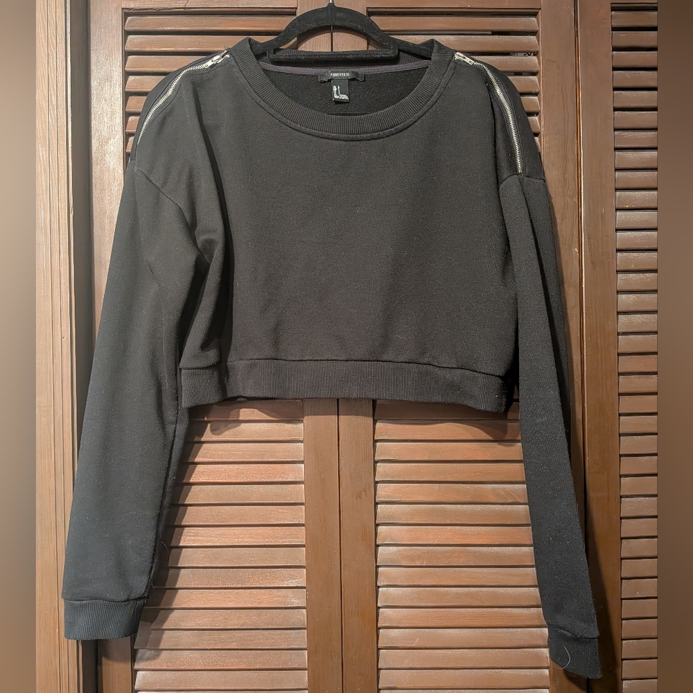 Black Cropped Sweatshirt With Optional Cold Shoulder Zipper